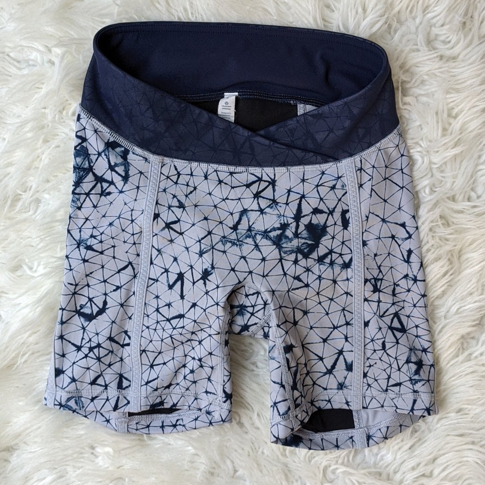 Lululemon shibori padded bike shorts